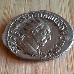 Trajan Dece A/Tete radiee a d R/La Dacie a g D23.6 P4.29g RCV9368 C16 RIC 12b