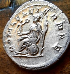 Philippe 1 l Arabe A/ete radiee a d R/Rome assise a g +247 D22.7 P3.82 RCV8954 C170 RIC45
