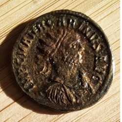 Carin A/ Buste radie a d R/ Equite debout a g D20.3 P 4.04g RCV12340 RIC 3 C236