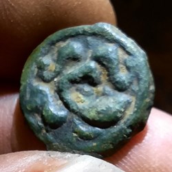 Suessions A / Tete stylisee a d R / Sanglier,enseigne,torque -60-30 D17.5 P3.04g LT7905