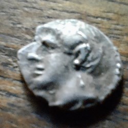Marseille A/Tete a d (pendentif oreille) R/Roue MA (A cintre) -121-82 D9 P0.54 MHM 31