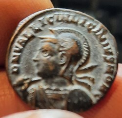 Licinius 2 A/Tete casquee a g R/Jupiter a g +321+323 D17.9 P3.86g C21RIC36(R2)