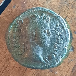 Auguste A / Tete lauree a d R/Autel de Lyon -7 -3 D 26.9 P 10.76g RCV 1690 C 240