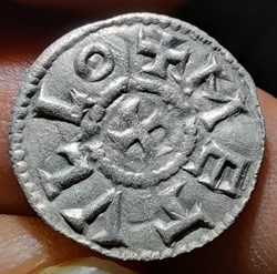 Charles 2 le chauve A/Monogramme R/Croix dans legende +855+866 D17.5 P0.78g PA2361(52/17)