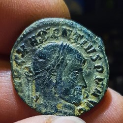 Maxence A/ Tete lauree a d R/Temple hexastyle +311+312 D 25.1 P6.23g RIC258 RCV3779