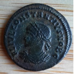 Constance 2 A/Buste laure a d R / Porte de camp +328+329 D20.4 P 3.23g RIC 320 C 167