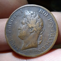Louis philippe 1°A/Tete lauree a g R/Couronne D27 P 9g KM19/12