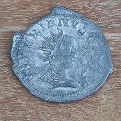Valerien 2 A/Buste radie a d R/Jupiter assis sur chevre +257-258 D23.5 P3.29 g RIC3 C 26