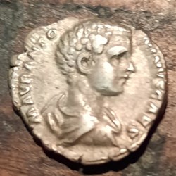 Caracalla A/Buste a d tete nueR/Instruments pontificaux +196 D17.2 P3.15g RCV6679 C587 RIC 4
