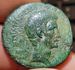 Auguste A/Tete nue a d R / Legende autour SC D27.6 P 10.39g C504 RIC389 RCV 1680