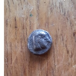 Arles A/Petite tete a d R/Carre creux D 7 P0.65g -525-500  Feugere OBE-4a