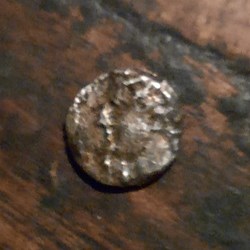 Obole Volques Arecomiques A/Tete a g N sous le menton R/Roue MA -75-25 D8.4 P0.36g Feugere OBV-2B