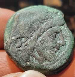 Republique Romaine A/Tete lauree de Saturne a d R/Proue et ancre-211-206 D27 P16.20g RCV767RRC 50/4