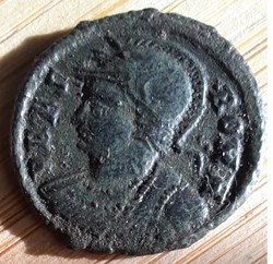 Rome A/Tete casquee a g R / Louve D 17.6 P2.28g RCV16524 RIC 106 OU 105 C17