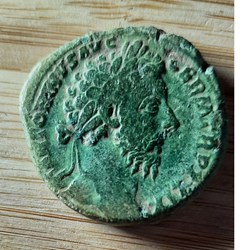 Marc Aurele A/Tete lauree a d R/Mars marchant a g D30.5 P 20.02g RCV 4979 C 318 RIC 1128