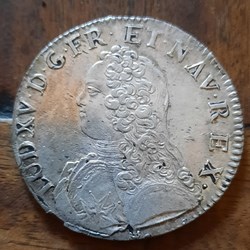 Louis xv A/Buste a g R/Ecu de France ovale D41 P 29.52g. G321 C2117