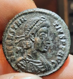 Constance 2 A/Tete lauree a d R/Soldat et cavalier +348+351 D22.5 P4.72g RIC82 NBD71919