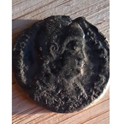 Magnence A/Tete nue a d R / Chrisme avec apha et omega D25.8 P 7.50gRCV 18777 C30 RIC 188var