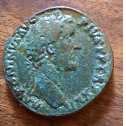 Antonin le Pieux A/Tete lauree a d R/Antonin deout a g D30.8 P23.41 RCV 4262 C1124 RIC 1010