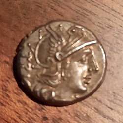 Lucretia -136 A/Tete casquee de Rome a d R/ Les Dioscures D 16.3 P 3.96g RCV 114 RRC.237/1a