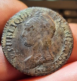 Directoire A/Tete Republique a g R / Legende dans couronne D27.7 P9.79 F115 Serie exacte ?