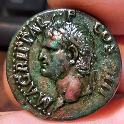 Agrippa A /Tete lauree a g R / Neptune debout a g +37+41 D28.6 P 11.70g C3 RIC 58 RCV 1812
