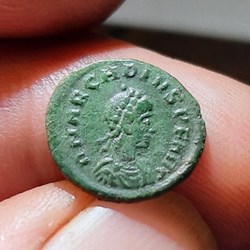 Arcadius A/Buste diademe a d R/Victoire a g +388+392 D14.8 P1.34g RIC26 NBD75269