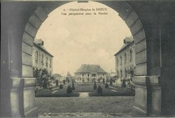 Vue perspective sous le porche