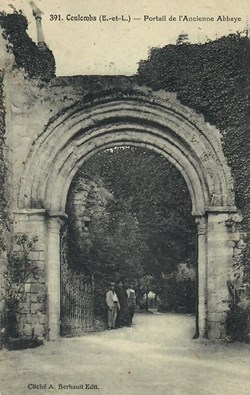 Portail de l'Ancienne Abbaye de Coulombs