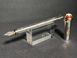 Stylo Plume, MontBlanc, Heritage Rouge et Noir Solitaire Serpent