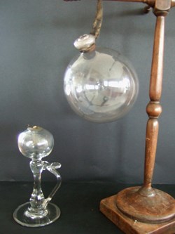 Boule de dentelière à suspendre.
