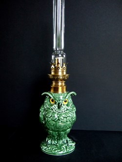 Lampe zoomorphe à pétrole, représentant un hibou
