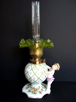 Lampe à pétrole en porcelaine de la manufacture de Plaue