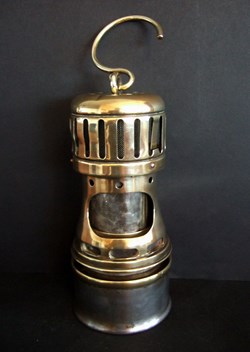 Lampe de mineur à essence, avec vitre en mica