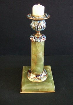 Chandelier à socle et colonne en onyx.