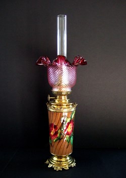 lampe à pétrole à fût émaillé .