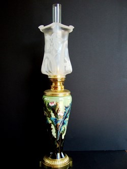 Lampe à pétrole en faïence de Lunéville au décor de chardons