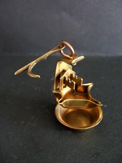 Petit lampe à huile de maison de poupée à trois feux
