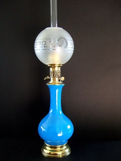 lampe à huile à modérateur en opaline bleue