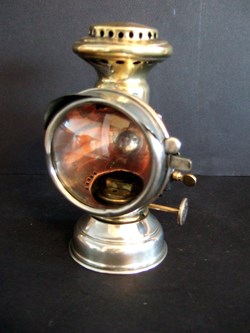 Lampe à huile Ducellier pour l'éclairage des cycles .