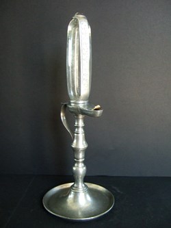 Lampe à huile en étain dite lampe horaire