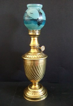 Lampe à essence Pigeon, modèle Dauphin