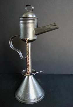Lampe à huile en tôle dite lampe Hollandaise