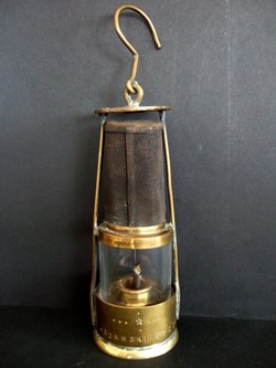 Lampe de mineur à pétrole