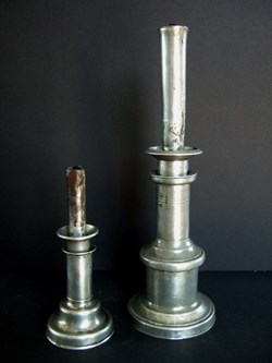 Lampes à huile à pompe, en étain