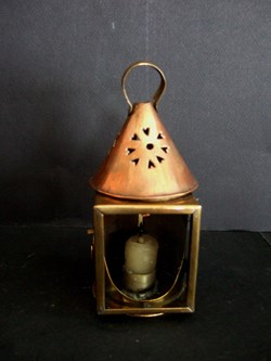 Petite lanterne à bougie en cuivre pour maison de poupée