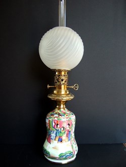 lampe à huile à modérateur en porcelaine de Bayeux