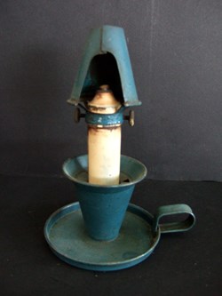 Petite lampe à essence en tôle bicolore
