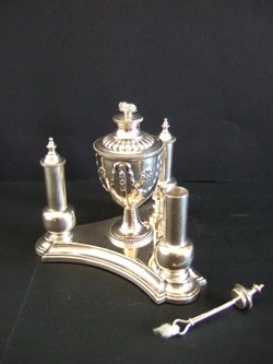 Lampe à essence de salon en métal argenté, à trois allumeurs