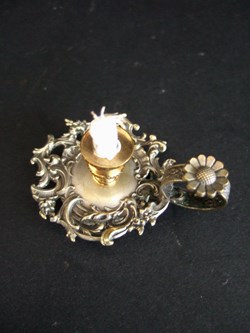 Petit bougeoir de maison de poupée en métal argenté